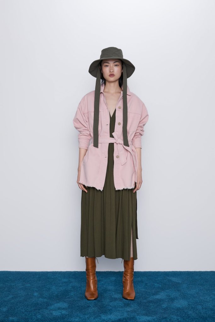 Chaqueta vaquera rosa larga