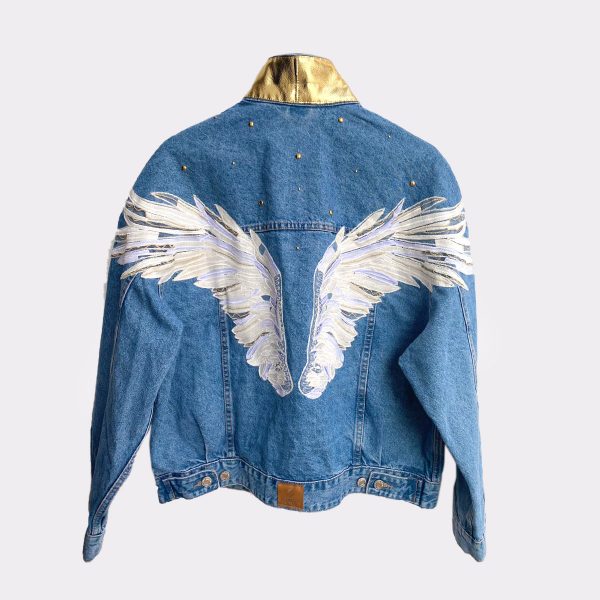 chaqueta personalizada con alas y cuello dorado
