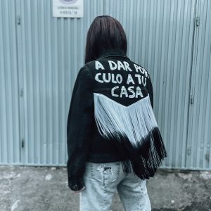 chaqueta con flecos