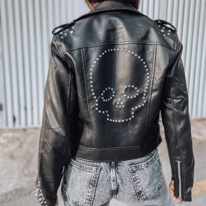 chaqueta tachuelas cuero